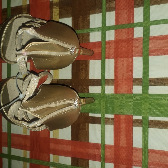 New Life Stride soft system flex heels. (2.75 inches) size 10 - Picture 2 of 7